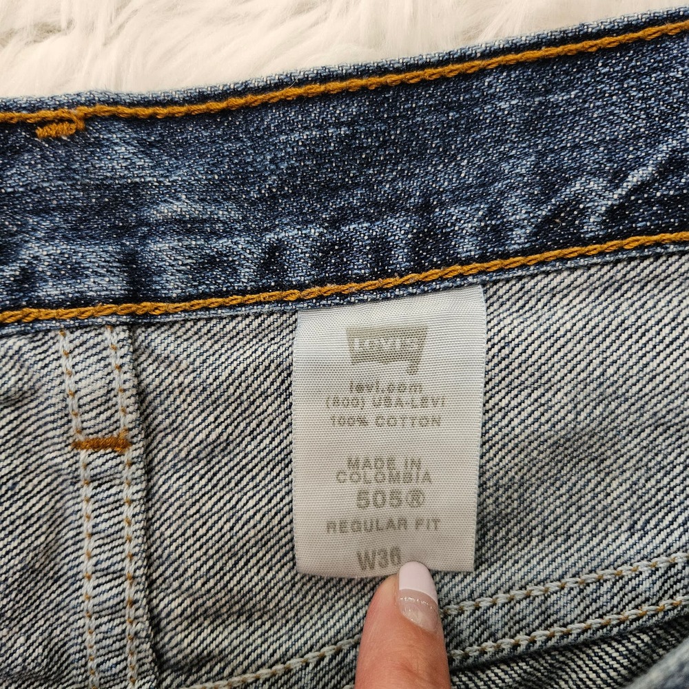 Levi's Women's Medium Blue Denim Raw Hem High Rise 505 Shorts. Size 36 - Picture 4 of 9